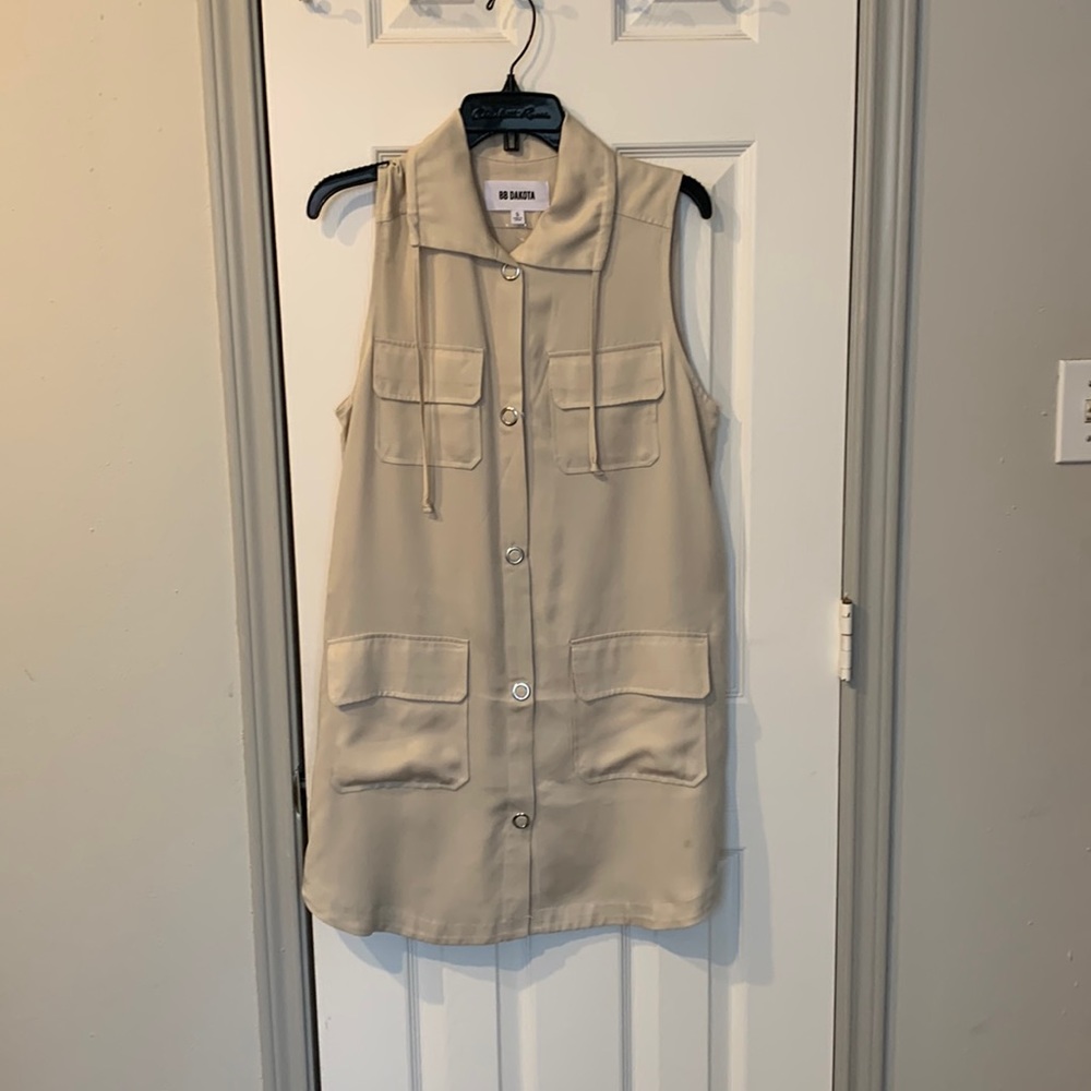 BB Dakota Button Up Beige Dress. Size Small